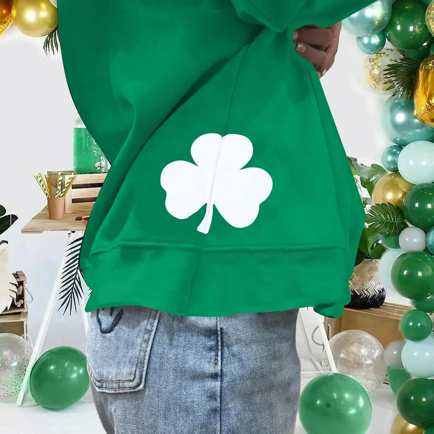 VILOVE Women St Patricks Day Sweatshirts Lucky Clover Sweater Irish Shamrock Pullover Long Sleeve Graphic Tops